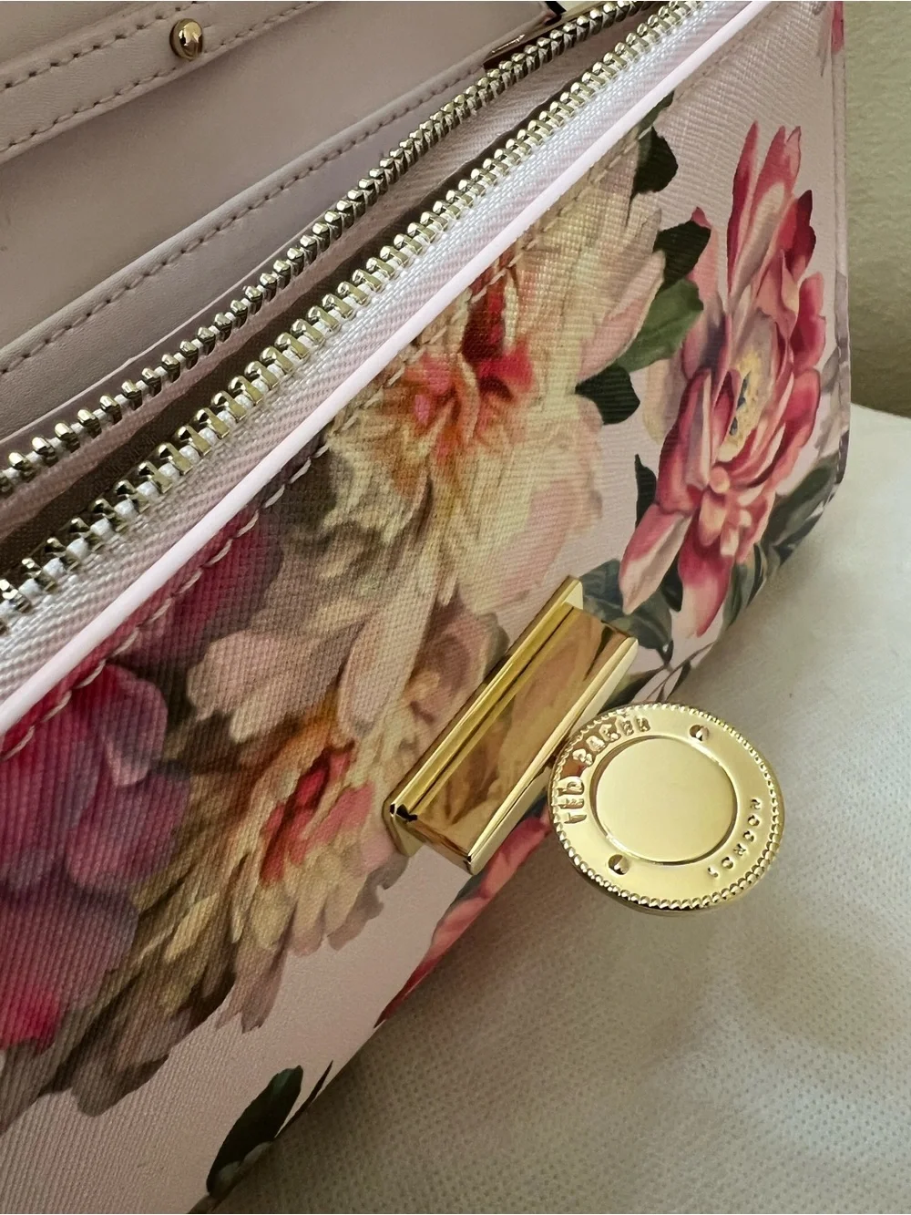 Ted Baker 3 Compartment Floral Crossbody NWT - Picture 8 of 9